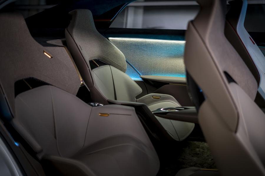 Интерьер Infiniti Qs Inspiration 2019 года  (фото 11 из 41)